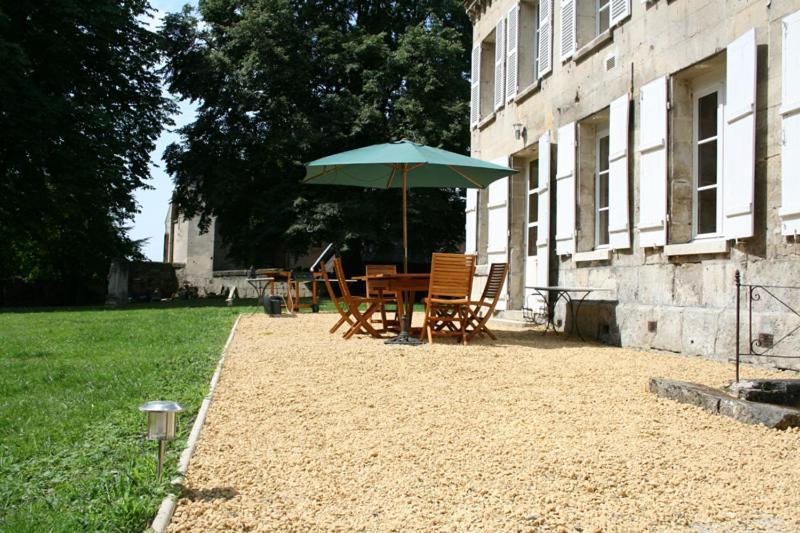 Chateau De Roberville Machemont Exterior photo